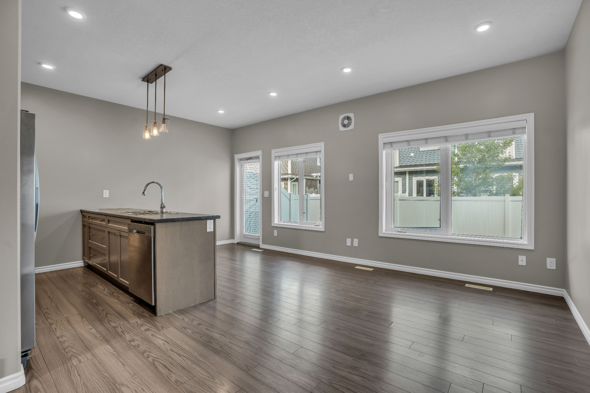 石桥精品联排出售, 115 Veltkamp Cres # 39 ——林与唐地产 - 2